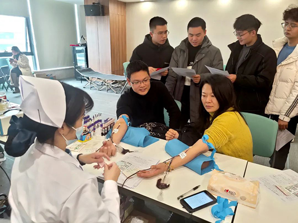 【热血有情 大爱无疆】开元网页组织开展无偿献血活动