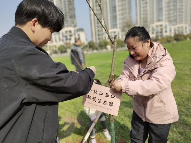 开元网页党支部开展“党建引领生态美，绿润南昌景更新”主题党日活动